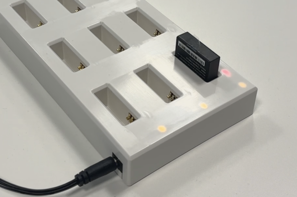 Regalkamera – Akku laden