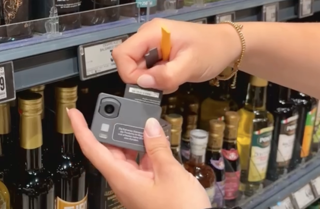 Regalkamera – Akku wechseln